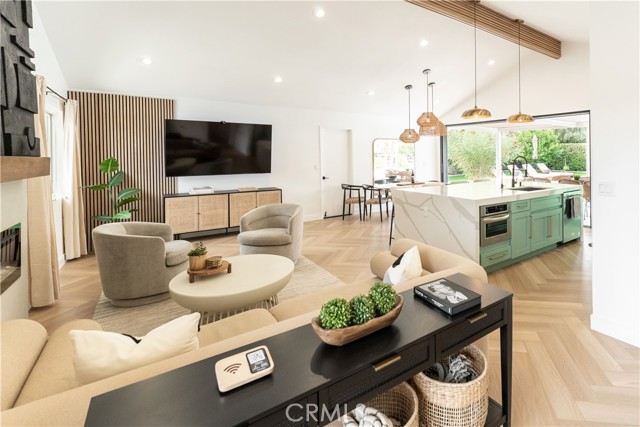515 N Burton Way, Palm Springs CA: https://media.crmls.org/medias/43ad0a35-4ddd-45f8-a752-b163bc210953.jpg