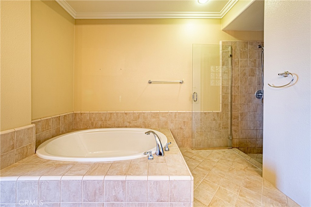 https://media.crmls.org/medias/43ad641e-b380-4908-ad68-f92f7891cfed.jpg?preset=X-Large