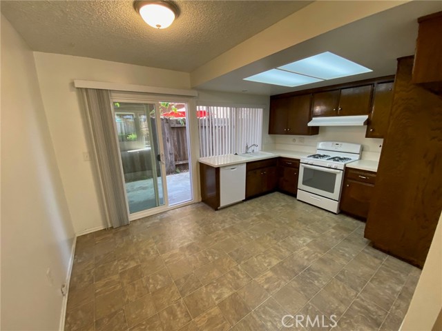 Detail Gallery Image 7 of 21 For 3734 S Marine St, Santa Ana,  CA 92704 - – Beds | – Baths