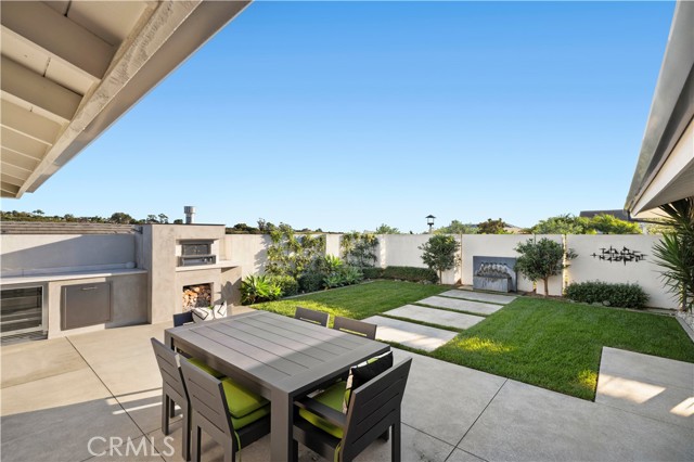 Detail Gallery Image 3 of 39 For 4000 Topside Ln, Corona Del Mar,  CA 92625 - 4 Beds | 2/1 Baths