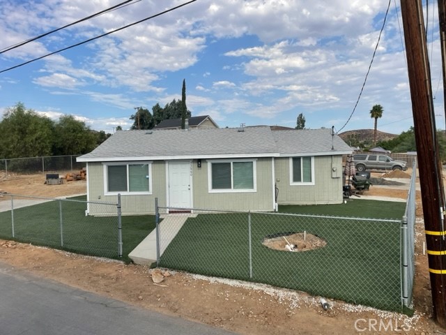 Detail Gallery Image 1 of 16 For 23860 Sierra Dr, Menifee,  CA 92587 - 3 Beds | 2 Baths