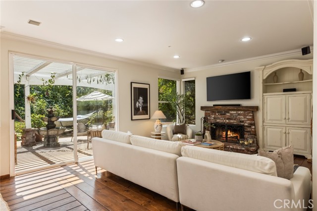 Detail Gallery Image 13 of 55 For 5985 Vista De La Luz, Woodland Hills,  CA 91367 - 4 Beds | 3/1 Baths