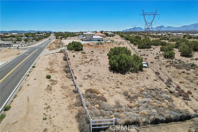 8294 Aster Road, Oak Hills CA: https://media.crmls.org/medias/43b0a2c0-292c-4af4-9138-75c283bff713.jpg