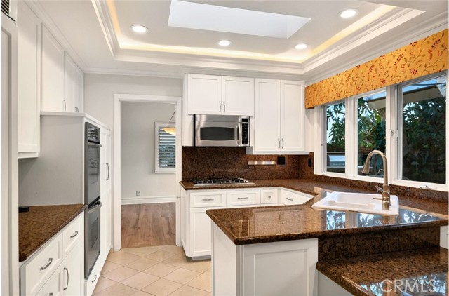 1529 Keel Drive, Corona del Mar CA: https://media.crmls.org/medias/43b1bdcc-c75e-4894-bd67-faecefcf0f16.jpg