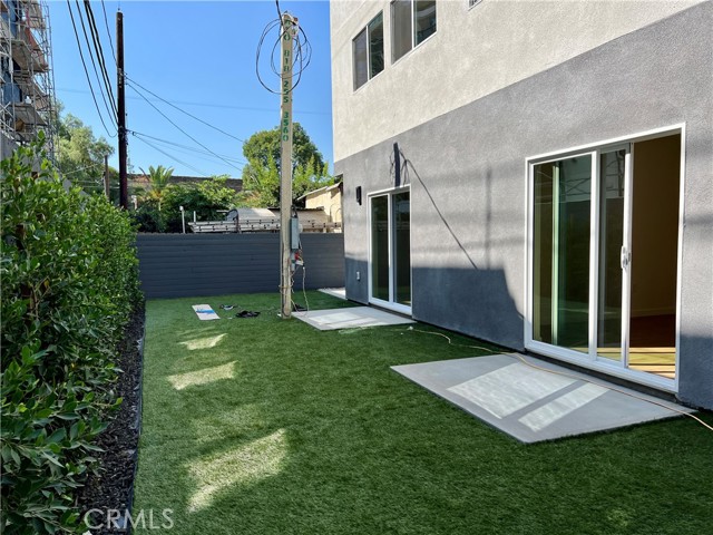 Detail Gallery Image 6 of 18 For 2418 Carmona Ave, Los Angeles,  CA 90016 - 3 Beds | 4/1 Baths