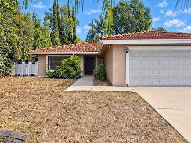 1042 Whispering Oaks