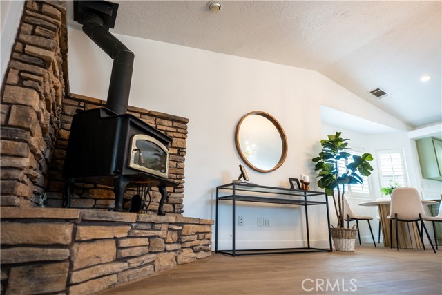 7122 Aster Road, Oak Hills CA: https://media.crmls.org/medias/43b2b3aa-e6e1-43ea-8214-6b9a1dd5aaf9.jpg