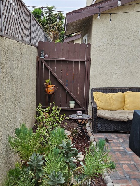 Detail Gallery Image 23 of 75 For 13921 Kornblum #9,  Hawthorne,  CA 90250 - 3 Beds | 3 Baths