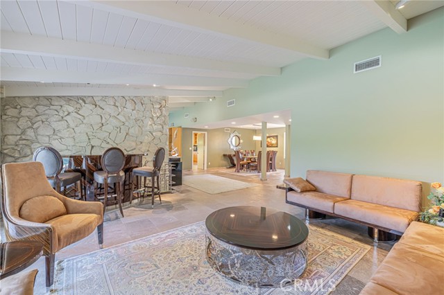 Detail Gallery Image 17 of 62 For 18621 Paseo Nuevo Dr, Tarzana,  CA 91356 - 4 Beds | 3/1 Baths