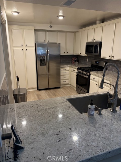 Detail Gallery Image 2 of 14 For 240 Nice Ln #101,  Newport Beach,  CA 92663 - 2 Beds | 2 Baths