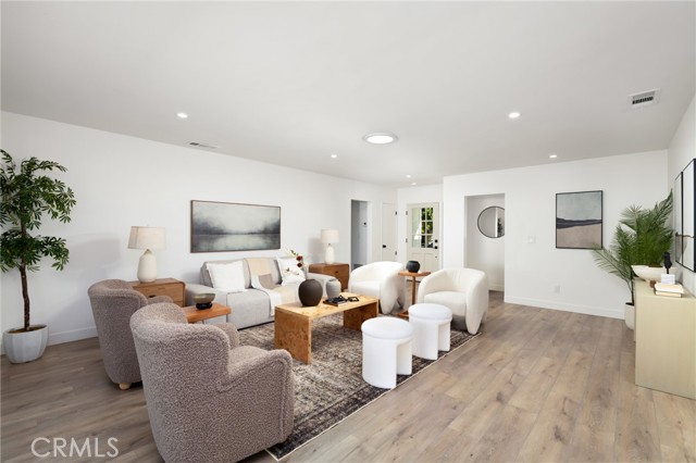 16257 16257 Los Alimos, Granada Hills CA: https://media.crmls.org/medias/43b39fe4-17bf-4eda-a771-7275c3f3f434.jpg