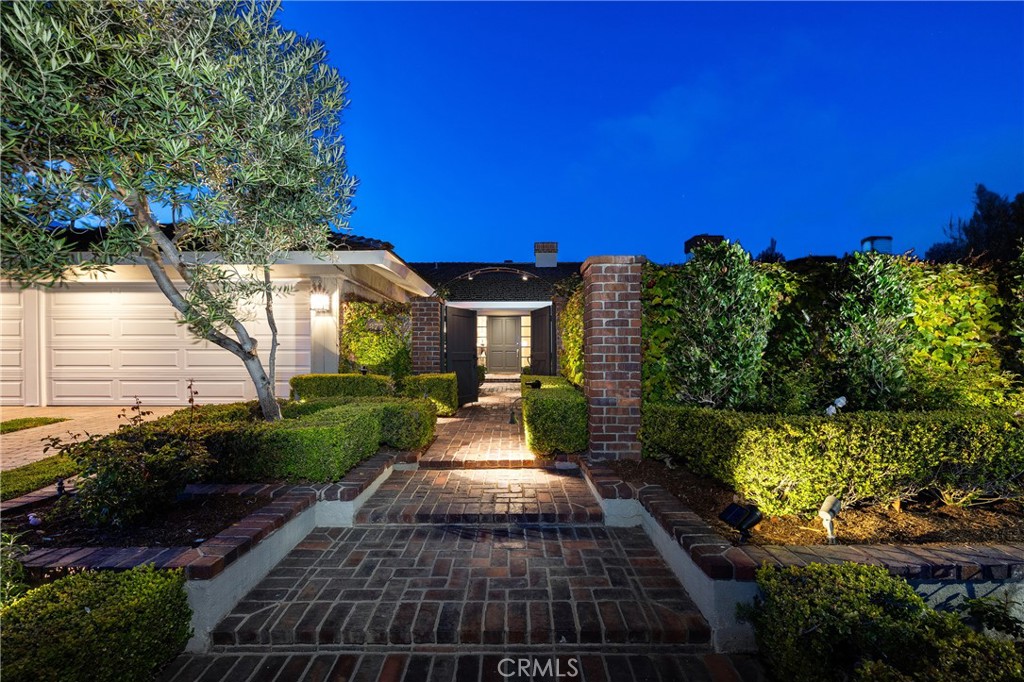 877 Sandcastle Drive