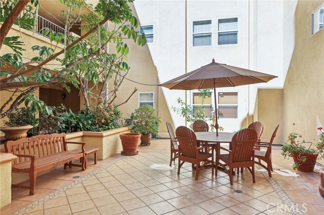 Detail Gallery Image 35 of 41 For 14343 Burbank Bld #301,  Sherman Oaks,  CA 91401 - 3 Beds | 2 Baths