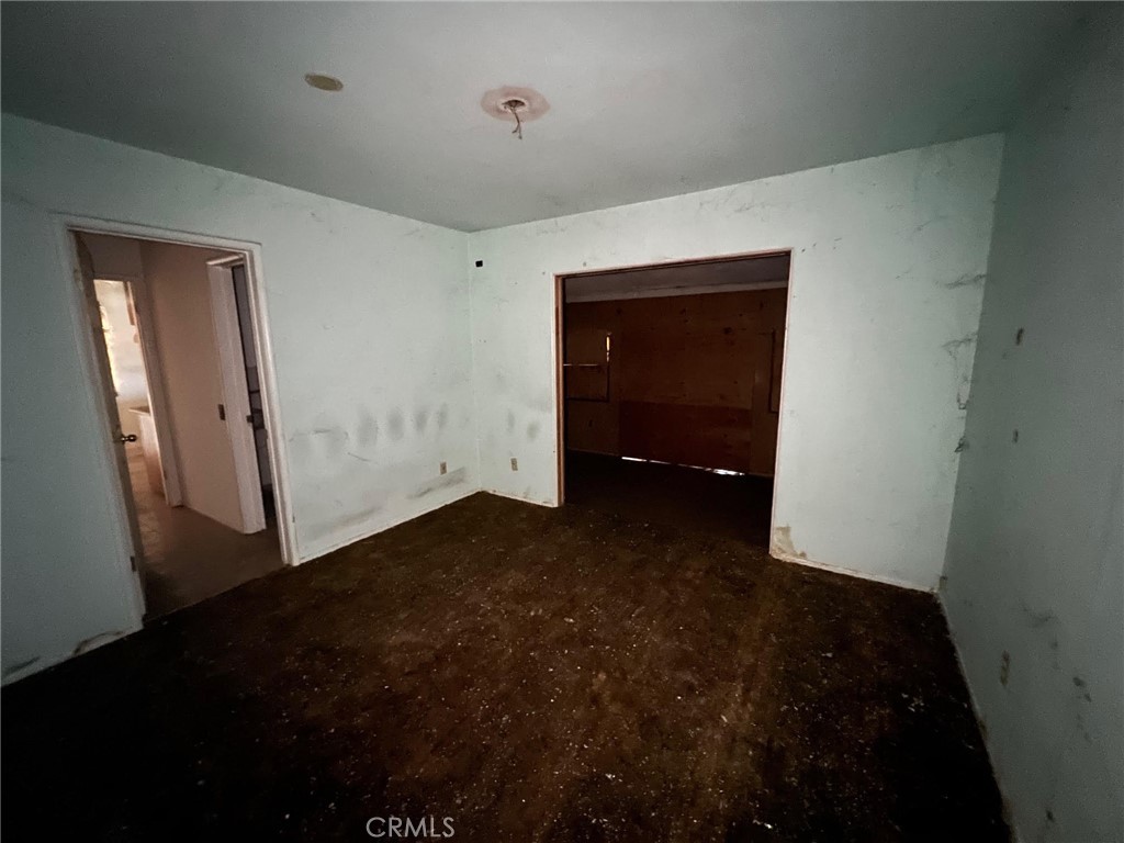 https://media.crmls.org/medias/43b4edc0-038d-4f67-bf33-ae0ec9219493.jpg?preset=X-Large