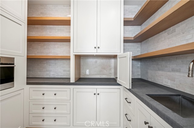 2820 Bayview Drive, Corona del Mar CA: https://media.crmls.org/medias/43b5068f-2db4-4a87-8421-fbbc3537214d.jpg