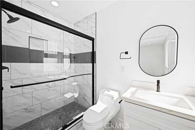 Detail Gallery Image 13 of 35 For 6700 Kester Ave, Van Nuys,  CA 91405 - 5 Beds | 4 Baths