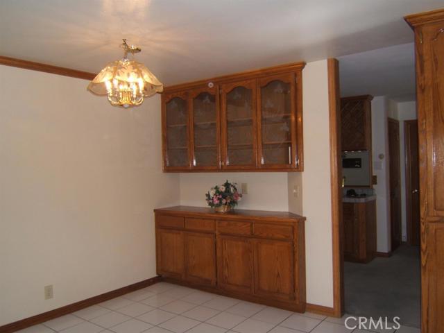 Detail Gallery Image 7 of 31 For 16342 Ridge View Dr, Apple Valley,  CA 92307 - 4 Beds | 2/1 Baths