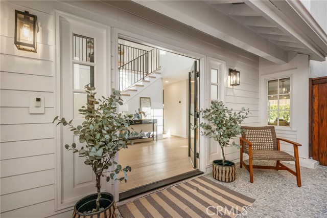 Detail Gallery Image 2 of 29 For 1720 Oak Ave, Manhattan Beach,  CA 90266 - 4 Beds | 3/1 Baths