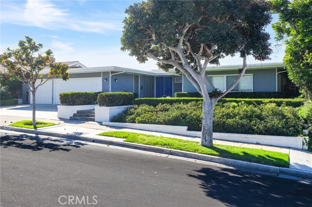 Detail Gallery Image 3 of 48 For 2501 Blue Water, Corona Del Mar,  CA 92625 - 4 Beds | 2/1 Baths