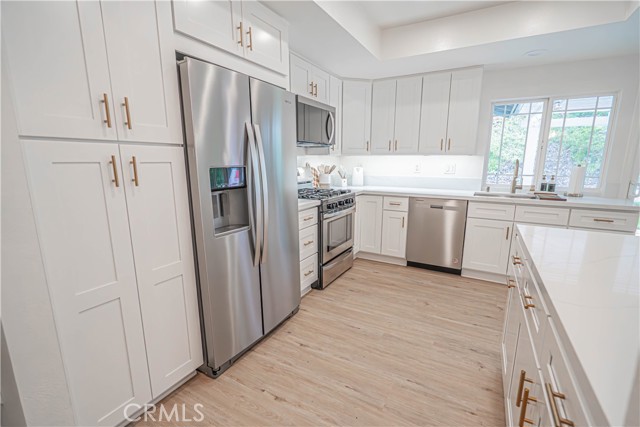 Detail Gallery Image 16 of 26 For 25891 Fenda, Valencia,  CA 91355 - 3 Beds | 2 Baths