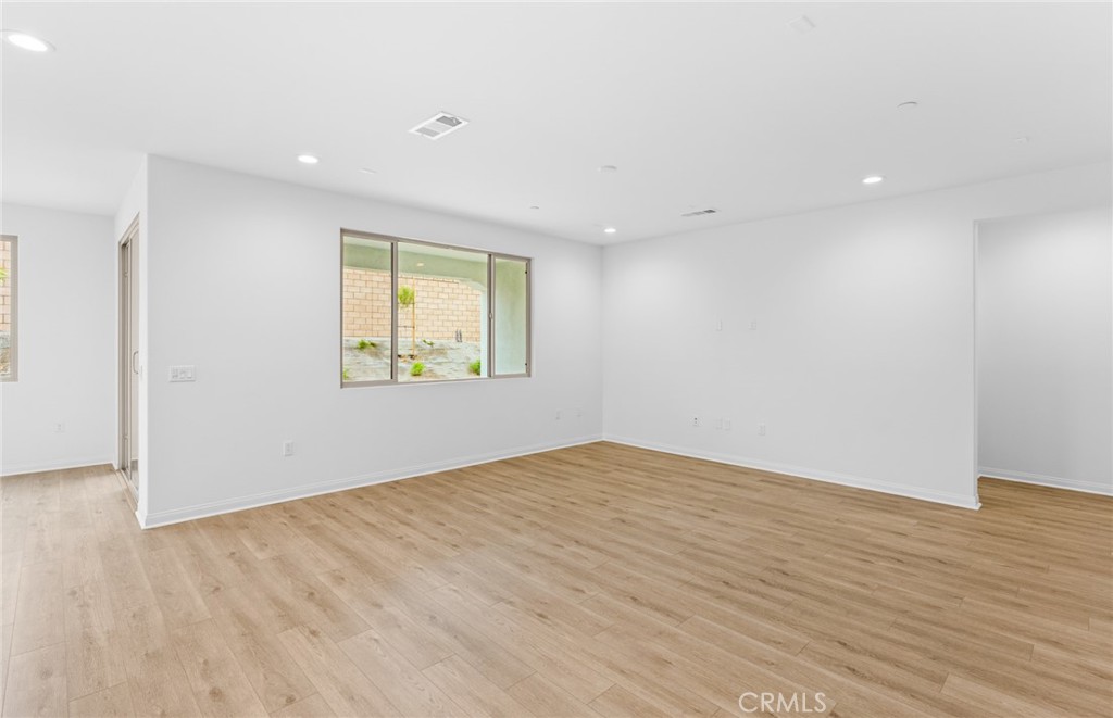 MLS #IV25223826 image #5