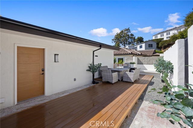 3233 Tareco Drive, Los Angeles CA: https://media.crmls.org/medias/43b7c565-6bc2-48f3-97a8-0a9048db661a.jpg