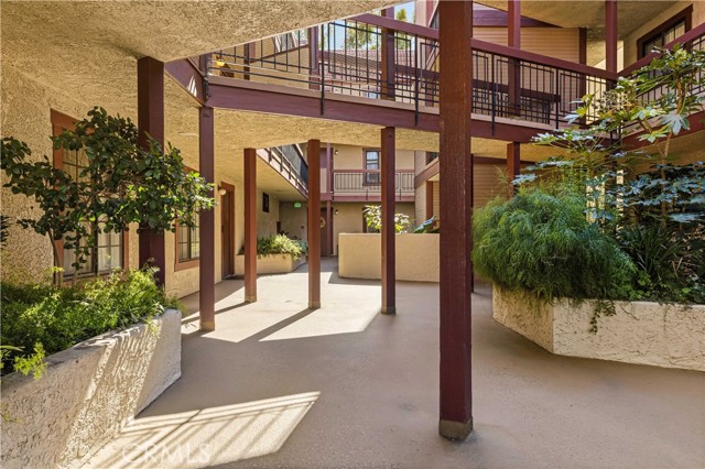 Detail Gallery Image 24 of 24 For 260 S 6th St #G,  Burbank,  CA 91501 - 2 Beds | 2 Baths