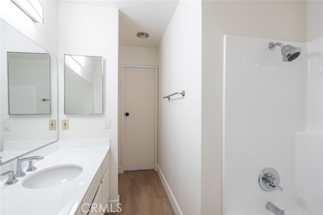 21216 Jasmines Way, Lake Forest CA: https://media.crmls.org/medias/43b842ce-0be3-41a7-bbce-efafabf78272.jpg