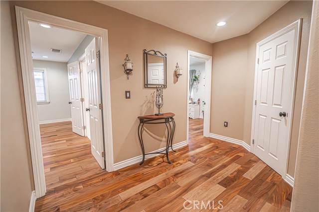 Detail Gallery Image 17 of 65 For 22422 Los Rogues Dr, Saugus,  CA 91350 - 4 Beds | 3/1 Baths