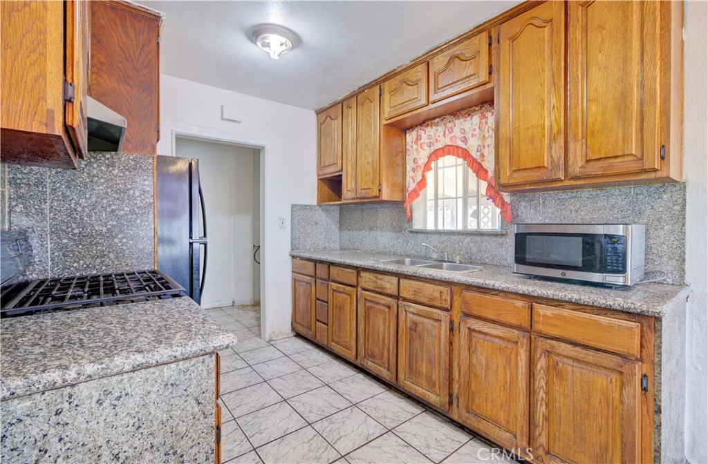 https://media.crmls.org/medias/43b9476c-52eb-4687-9976-88377debee5b.jpg?preset=X-Large