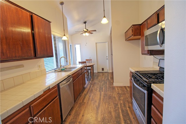 Detail Gallery Image 4 of 13 For 13597 Chaparral Trl, Yucaipa,  CA 92399 - 3 Beds | 2 Baths