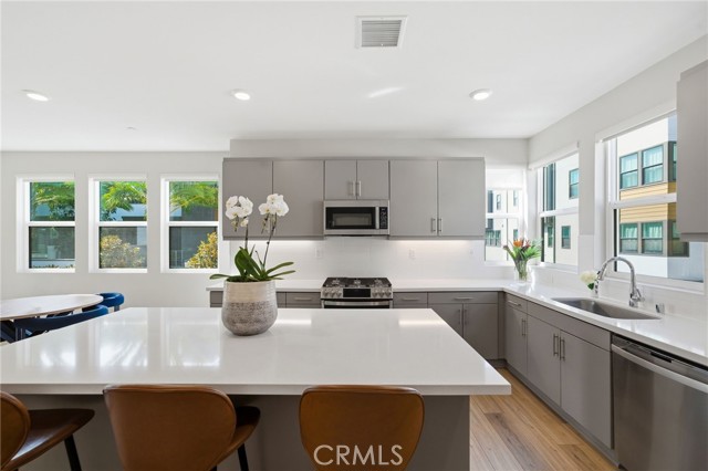 Detail Gallery Image 10 of 43 For 760 S Grable, Orange,  CA 92868 - 4 Beds | 3/1 Baths