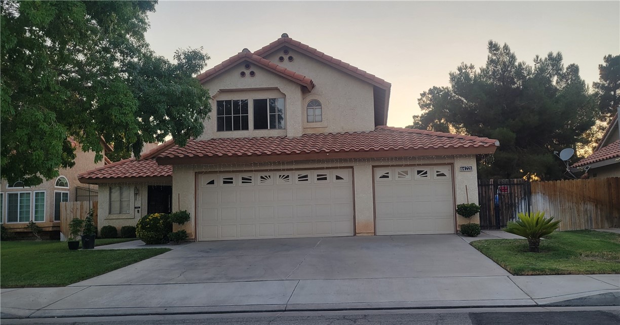 Detail Gallery Image 1 of 40 For 44221 N Balmuir Ave, Lancaster,  CA 93535 - 3 Beds | 2/1 Baths