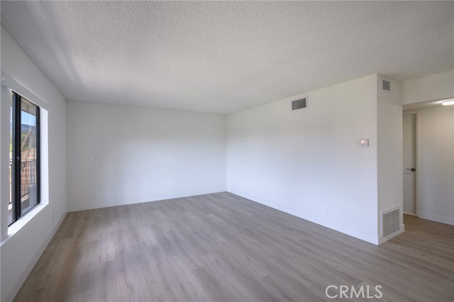 Detail Gallery Image 6 of 21 For 1364 E Garfield Ave, Glendale,  CA 91205 - 2 Beds | 2 Baths