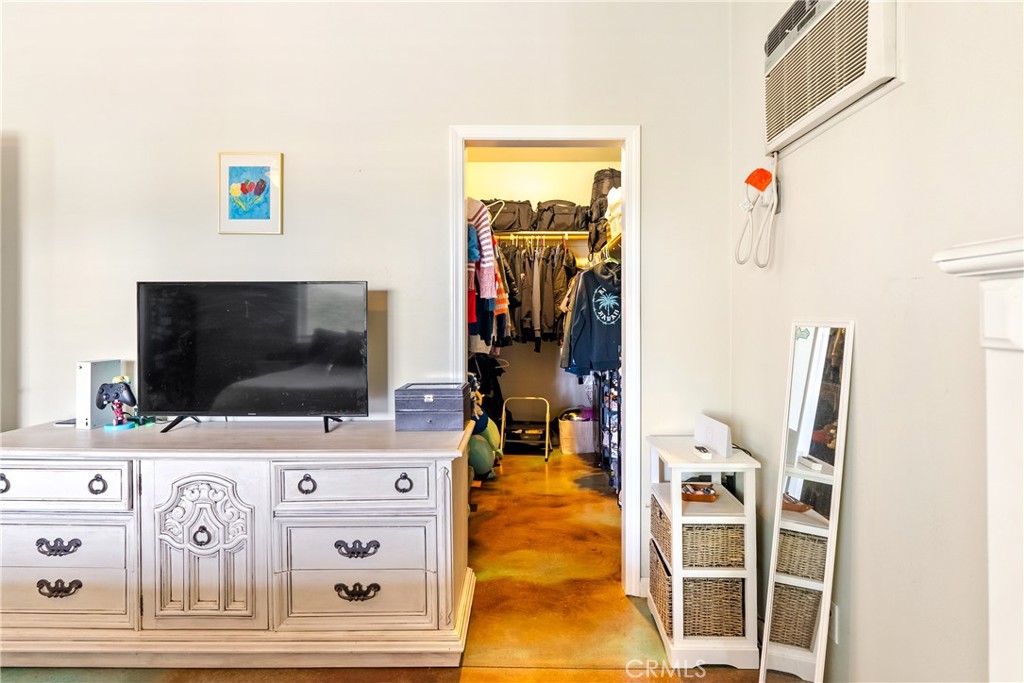 https://media.crmls.org/medias/43baf3de-0f29-487b-8544-0c2ba9f0c46d.jpg?preset=X-Large