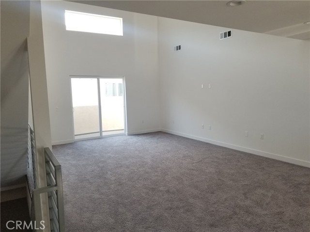 Detail Gallery Image 2 of 7 For 5621 N Bella Blanco Dr, North Hollywood,  CA 91601 - 3 Beds | 3/1 Baths