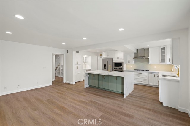 Detail Gallery Image 4 of 27 For 20152 Redlands Dr, Newport Beach,  CA 92660 - 5 Beds | 3 Baths