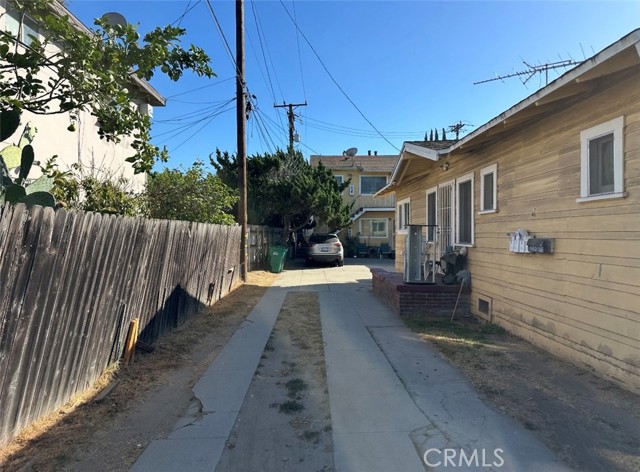 Detail Gallery Image 2 of 5 For 430 E Esther, Long Beach,  CA 90813 - – Beds | – Baths