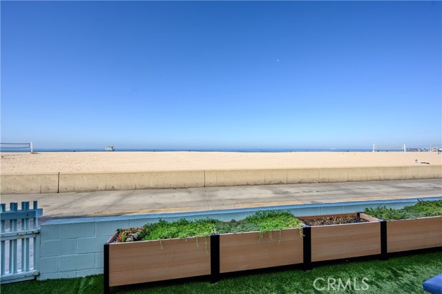 Detail Gallery Image 3 of 24 For 528 the Strand, Hermosa Beach,  CA 90254 - – Beds | – Baths