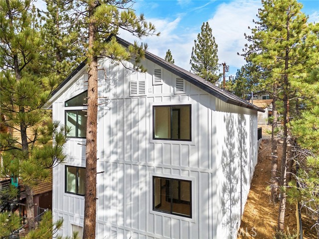 Detail Gallery Image 8 of 75 For 129 Winding Ln, Big Bear City,  CA 92314 - 4 Beds | 3 Baths