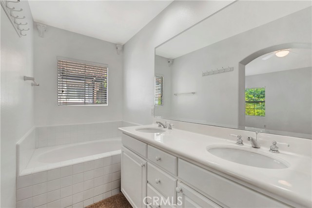 2871 Player Lane, Tustin CA: https://media.crmls.org/medias/43bef453-0eba-4eb6-a489-8ac564c3e260.jpg