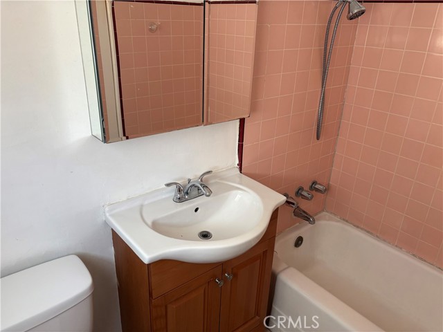 21006 Henrietta, Torrance CA: https://media.crmls.org/medias/43bfdf91-aee5-497b-9295-fb17012dfa07.jpg