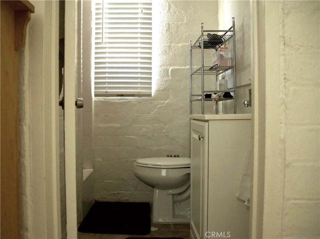 https://media.crmls.org/medias/43c0f09a-c04b-47c8-a61b-40ffa4aa4017.jpg?preset=X-Large