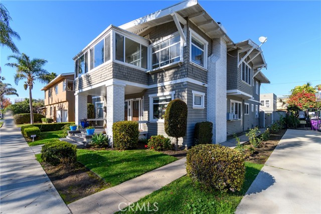1517 E 1st Street, Long Beach CA: https://media.crmls.org/medias/43c0f401-391d-47f7-b145-7e8072865e87.jpg