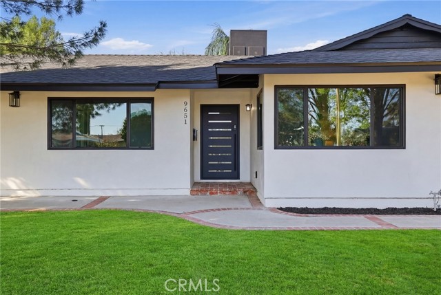 Detail Gallery Image 2 of 46 For 9651 Comanche, Chatsworth,  CA 91311 - 3 Beds | 2 Baths