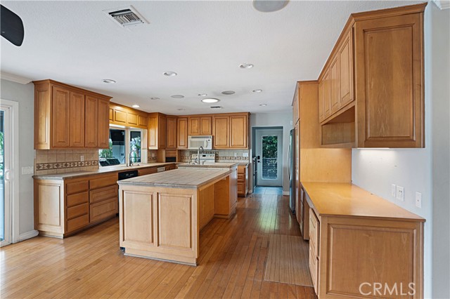 Detail Gallery Image 17 of 75 For 30405 Golden Gate, Canyon Lake,  CA 92587 - 4 Beds | 4 Baths