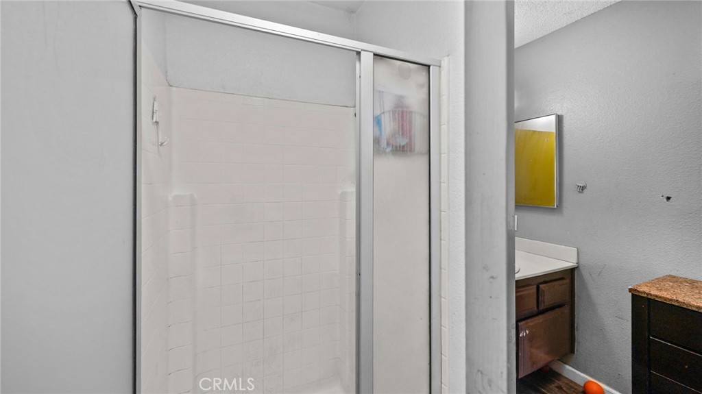 https://media.crmls.org/medias/43c1df26-23da-4d4d-89e3-ec727906fd59.jpg?preset=X-Large
