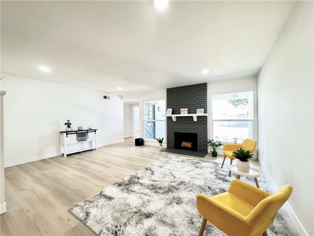 Detail Gallery Image 4 of 23 For 16501 Rhone Ln, Huntington Beach,  CA 92647 - 4 Beds | 2 Baths