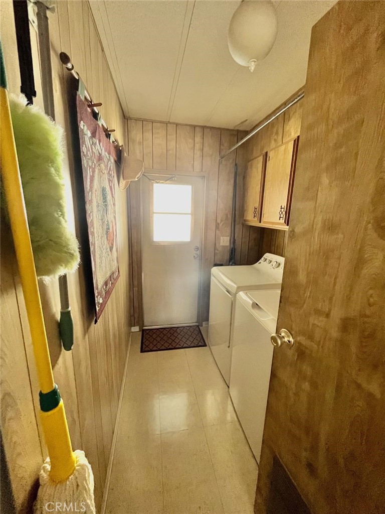 https://media.crmls.org/medias/43c23b4f-6999-4dfc-8502-c4fa0376f705.jpg?preset=X-Large