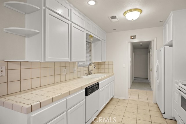 Detail Gallery Image 8 of 21 For 557 W Donna Dr, Merced,  CA 95348 - 4 Beds | 2 Baths